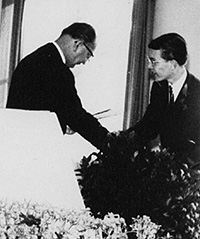 Rektor Senff und Schüler Grünhagen 1962