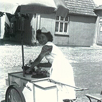 Schneverdinger Fotos – Kalender 2013 – Eisverkäuferin – ca. 1952