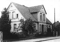 Schneverdinger Fotos – Kalender 2018 – Geschäftshaus in der Oststrasse – ca. 1950