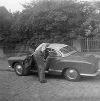 1963 – Lehrer Müller mit seinem Auto