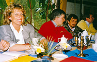 Klassentreffen 1988 in der Kaffestuuv Hanna Fach, Schneverdingen-Hansahlen <br/>v.li. Brigitte Lilie (geb. Ehlers), Lutz Stark, Dieter Dehne (geb. Müller), Gerhard Rosebrock