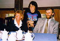 Klassentreffen 1988 in der Kaffestuuv Hanna Fach, Schneverdingen-Hansahlen <br/>v.li. Elke Lachewski, Margit Herzberg (geb. Weber), Günter Wagner