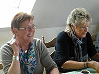 Klassentreffen 2013<br/>v. li. Annemarie Platte (geb. Alvermann), Brigitte Lilie (geb. Ehlers) 