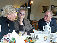 Klassentreffen 2013<br/>v. li. Elke Ruschmeyer (geb. Laschewski), Ursel Scheling (geb. Inselmann), Herbert Ruttkowski
