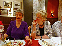 Klassentreffen 2013<br/>v. li. Jutta Liers (geb. Zablowsky), Hannelore Henry (geb. Koslowsky)